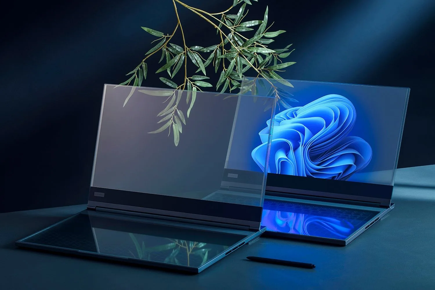 Lenovo presenta la primera computadora portátil con pantalla transparente