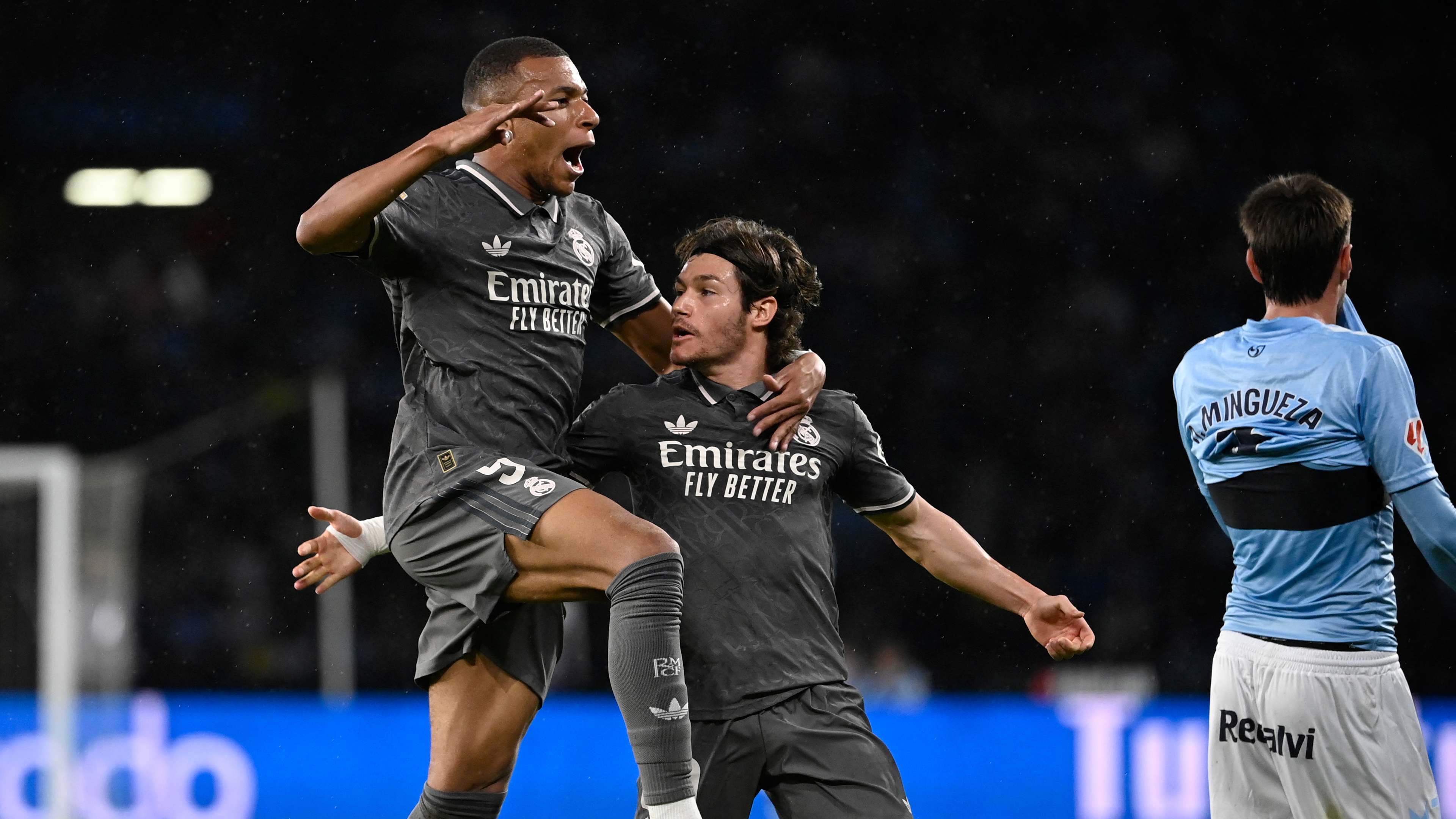 VIDÉO : Kylian Mbappé, c'est scandaleux ! L'attaquant français marque son meilleur but avec le Real Madrid avec un superbe but à longue distance contre le Celta Vigo | Goal.com