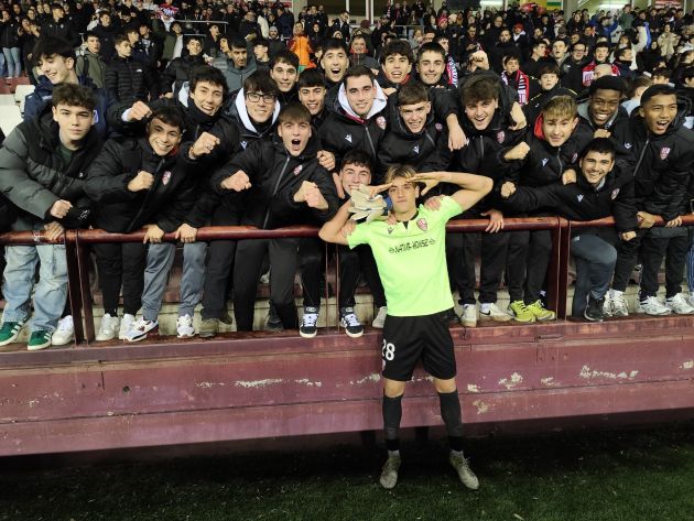 Un défenseur de 19 ans jouant le rôle de gardien suppléant aide à éliminer Gérone de la Copa del Rey