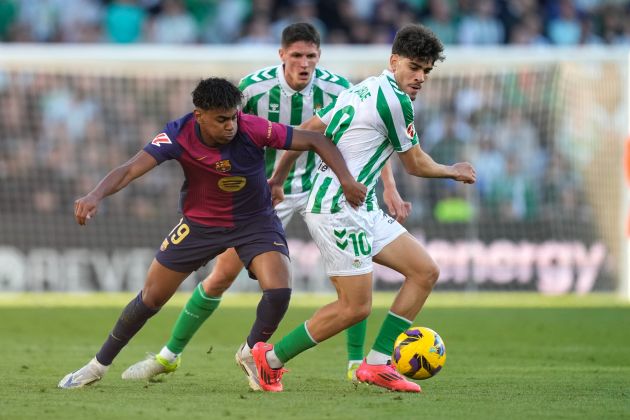 Barcelone a refusé une deuxième victoire consécutive en Liga alors que le Real Betis marque l'égalisation dans les arrêts de jeu