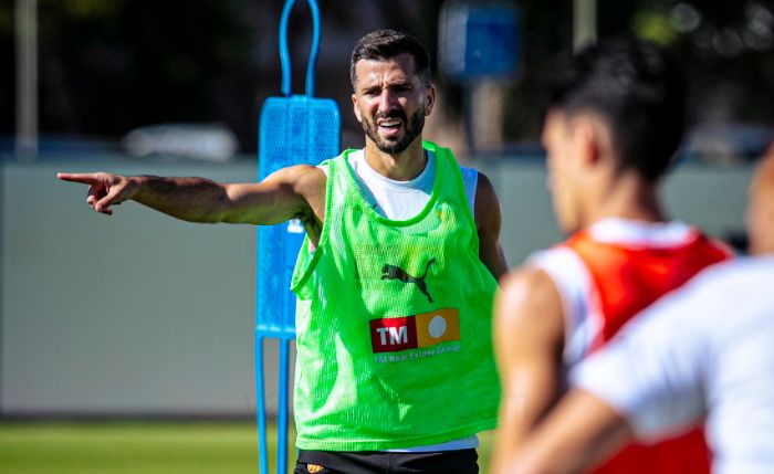 Valencia a frappé avec un coup dur à double blessure alors que le manager se bat pour Job