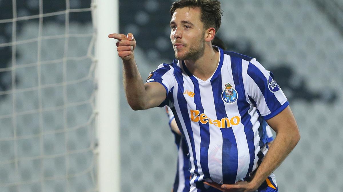 Nico celebrates a goal for Porto