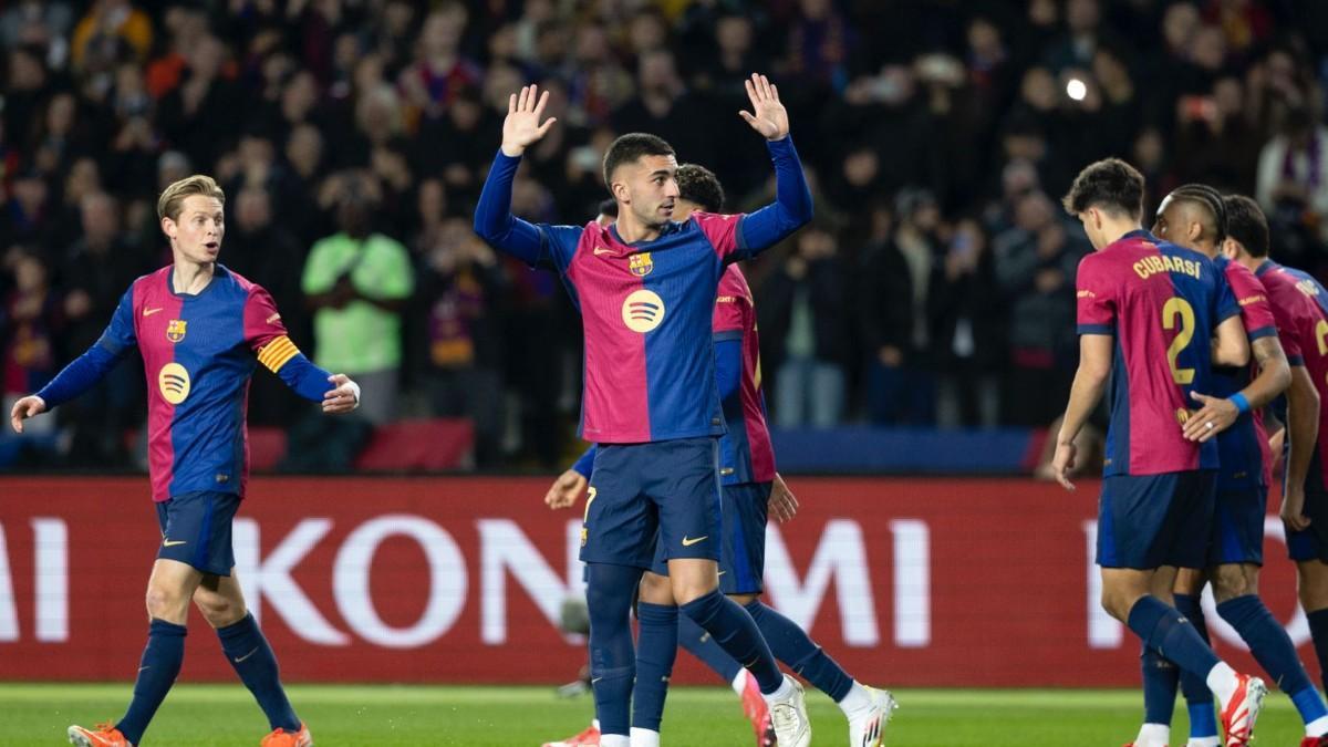 Ferran Torres celebrates