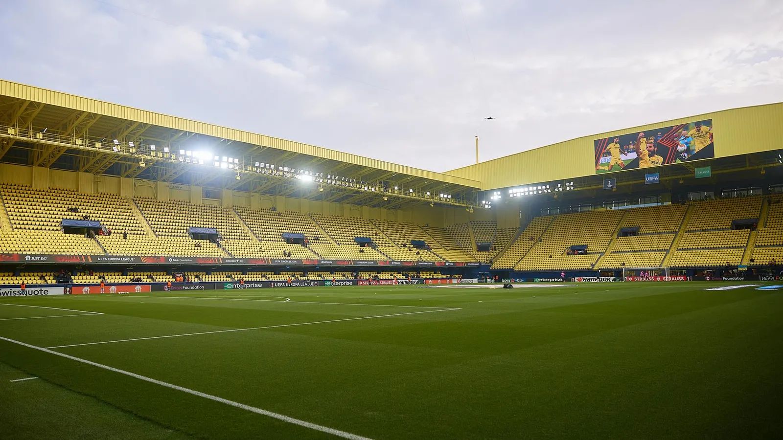 Cinq personnages à capuche laissent deux fans de Villarreal avec une déficience à l'hôpital après Valencia Clash