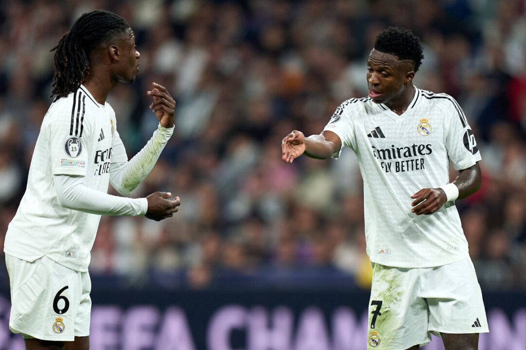 Regarder: Vinicius Junior réprimande son coéquipier du Real Madrid après Miss contre Manchester City