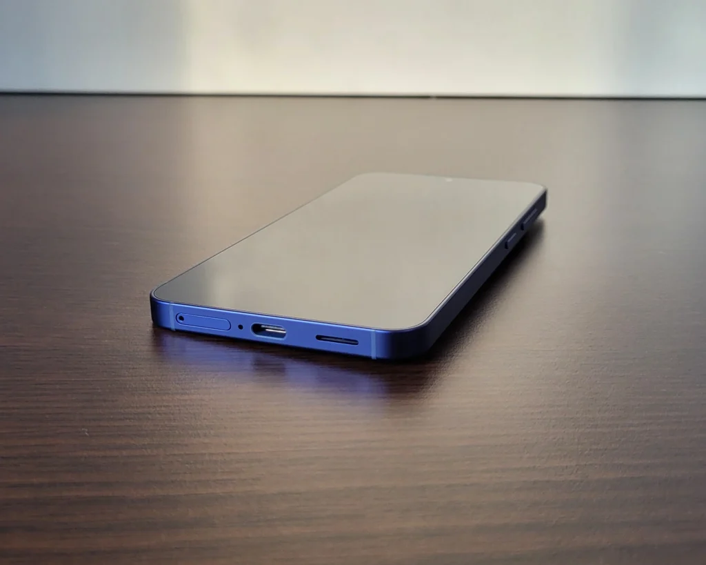 Samsung Galaxy S25 bottom