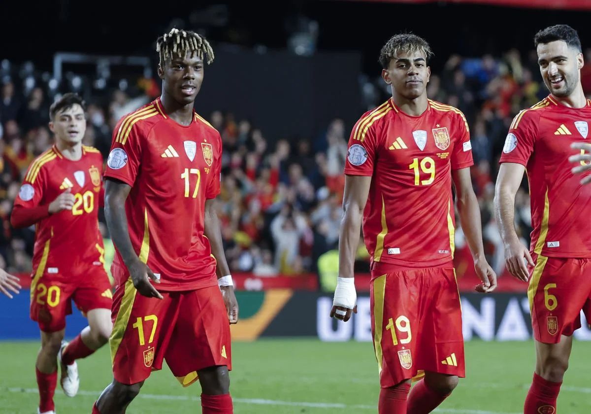 Nico Williams and Lamine Yamal celebrate for Spain.