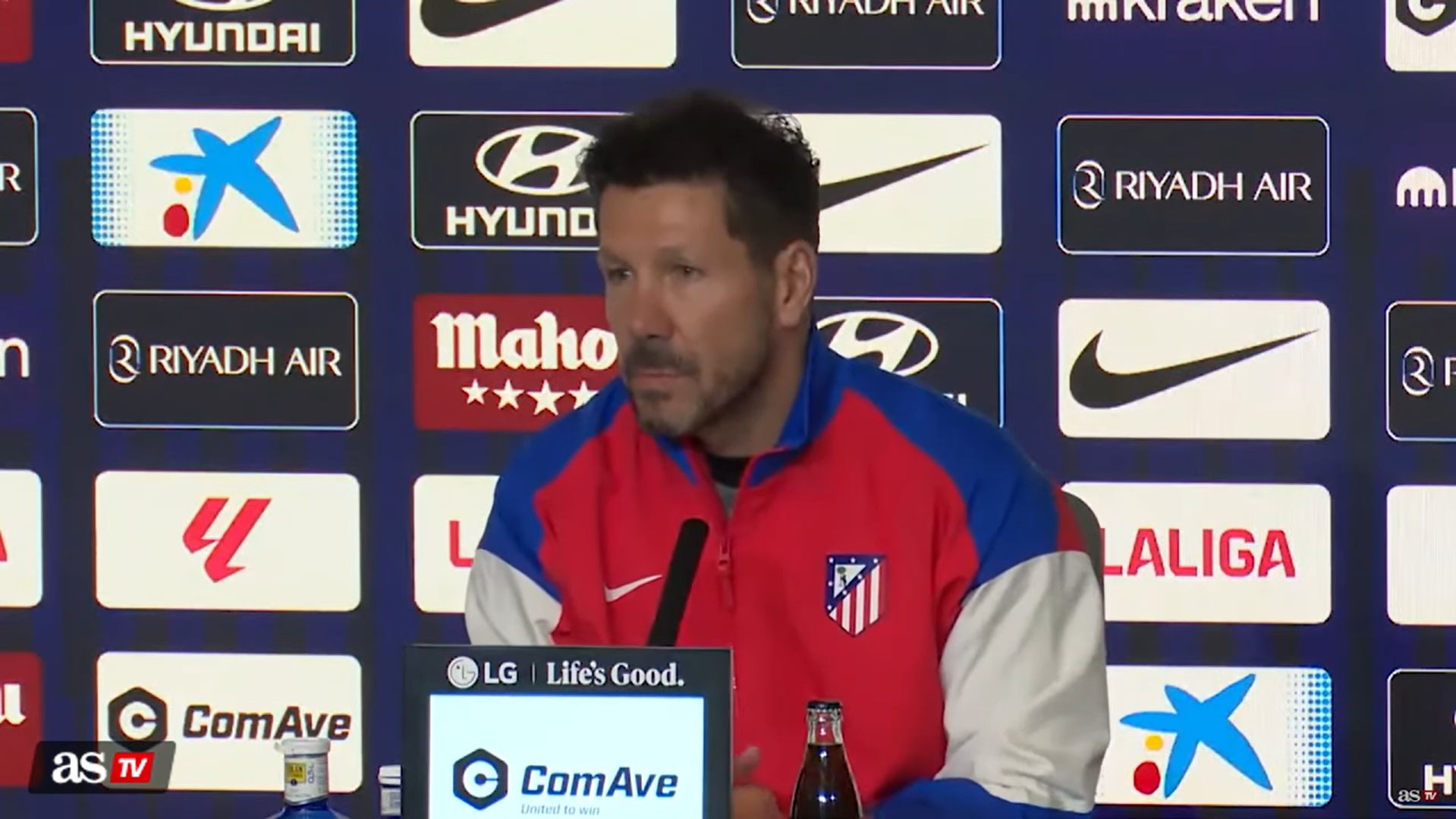 `` Tu m'emmène pour un idiot '' - Diego Simeone répond à la question sur l'Atletico Madrid Target