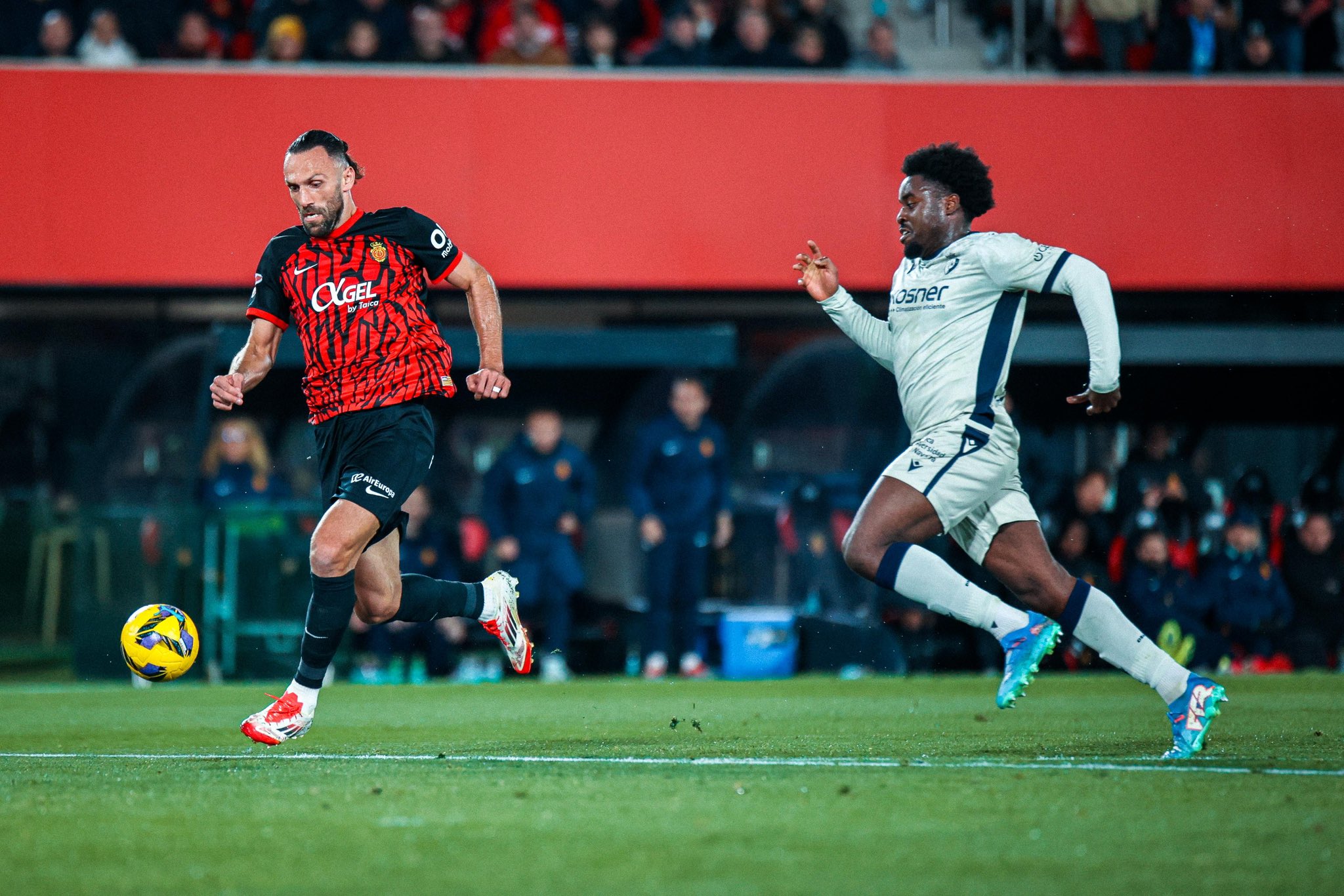 Enzo Boyomo se heurte à Muriqi.