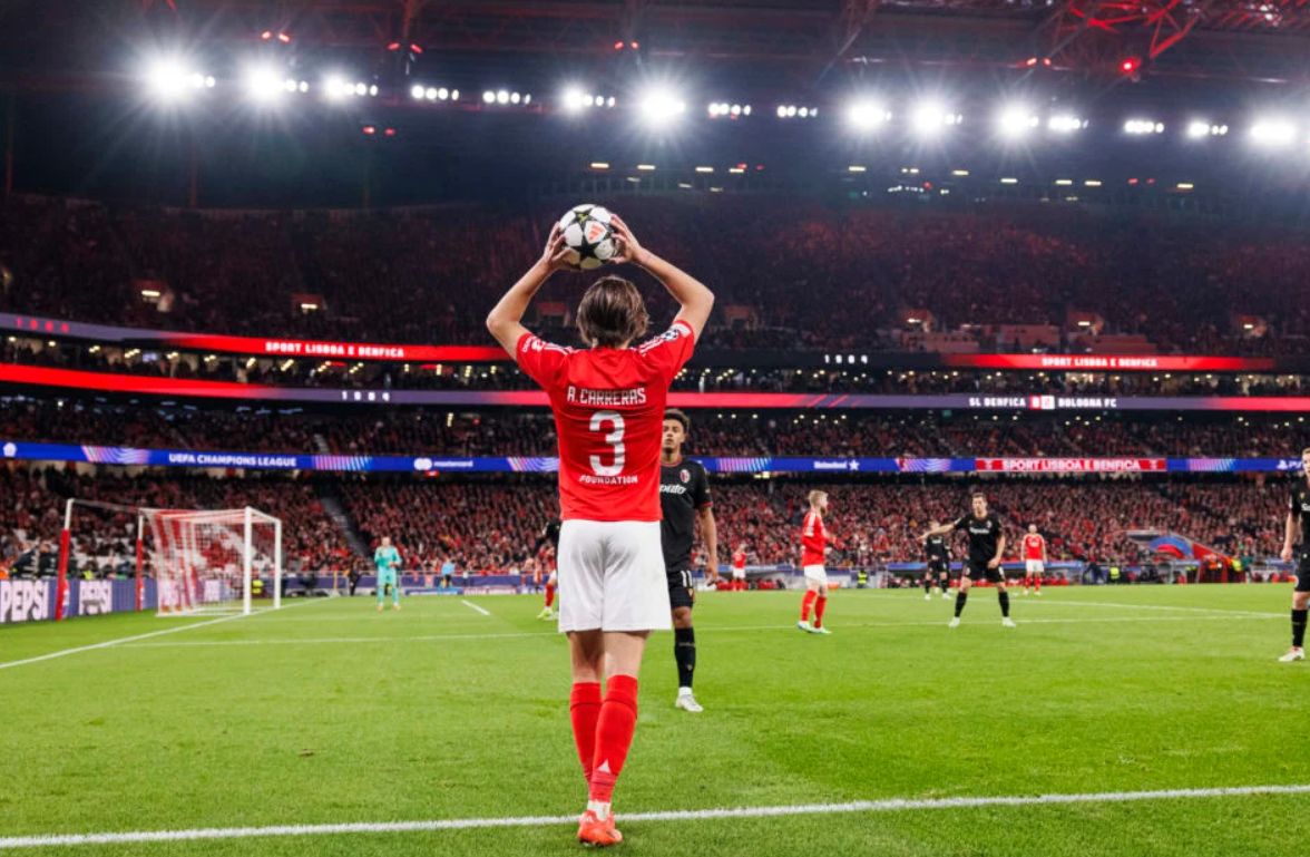 Carreras in action for Benfica.