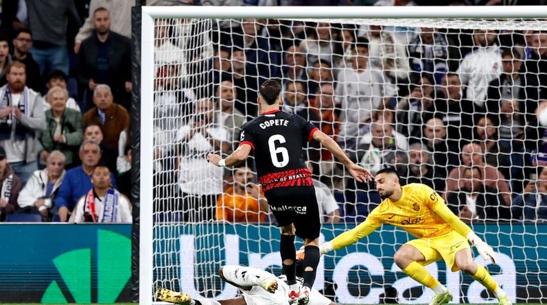 La star de l'Académie sauve la journée alors que le Real Madrid garde Barcelone en attendant le titre de la Liga