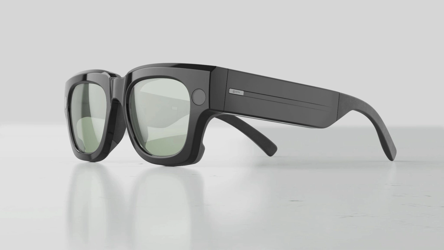 Livré avec un casque mais aussi avec des lunettes intelligentes