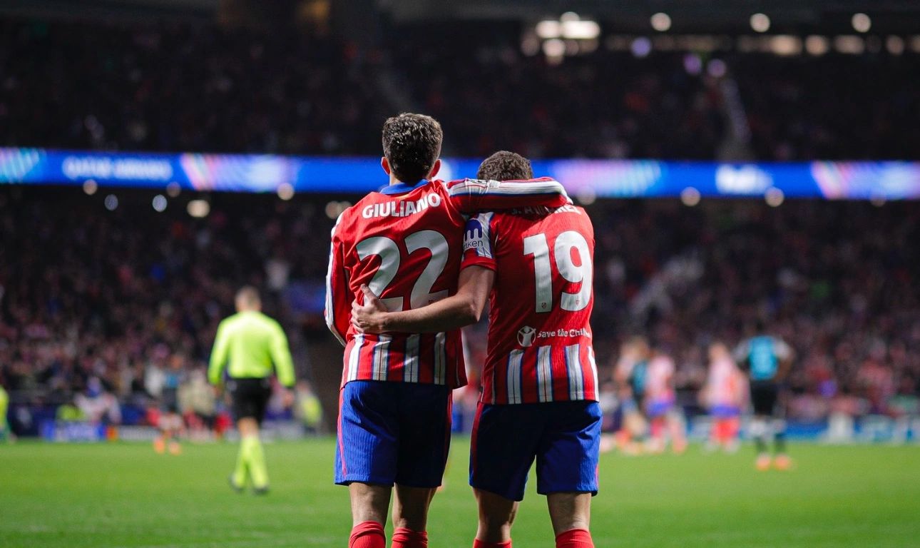Giuliano Simeone and Julian Alvarez