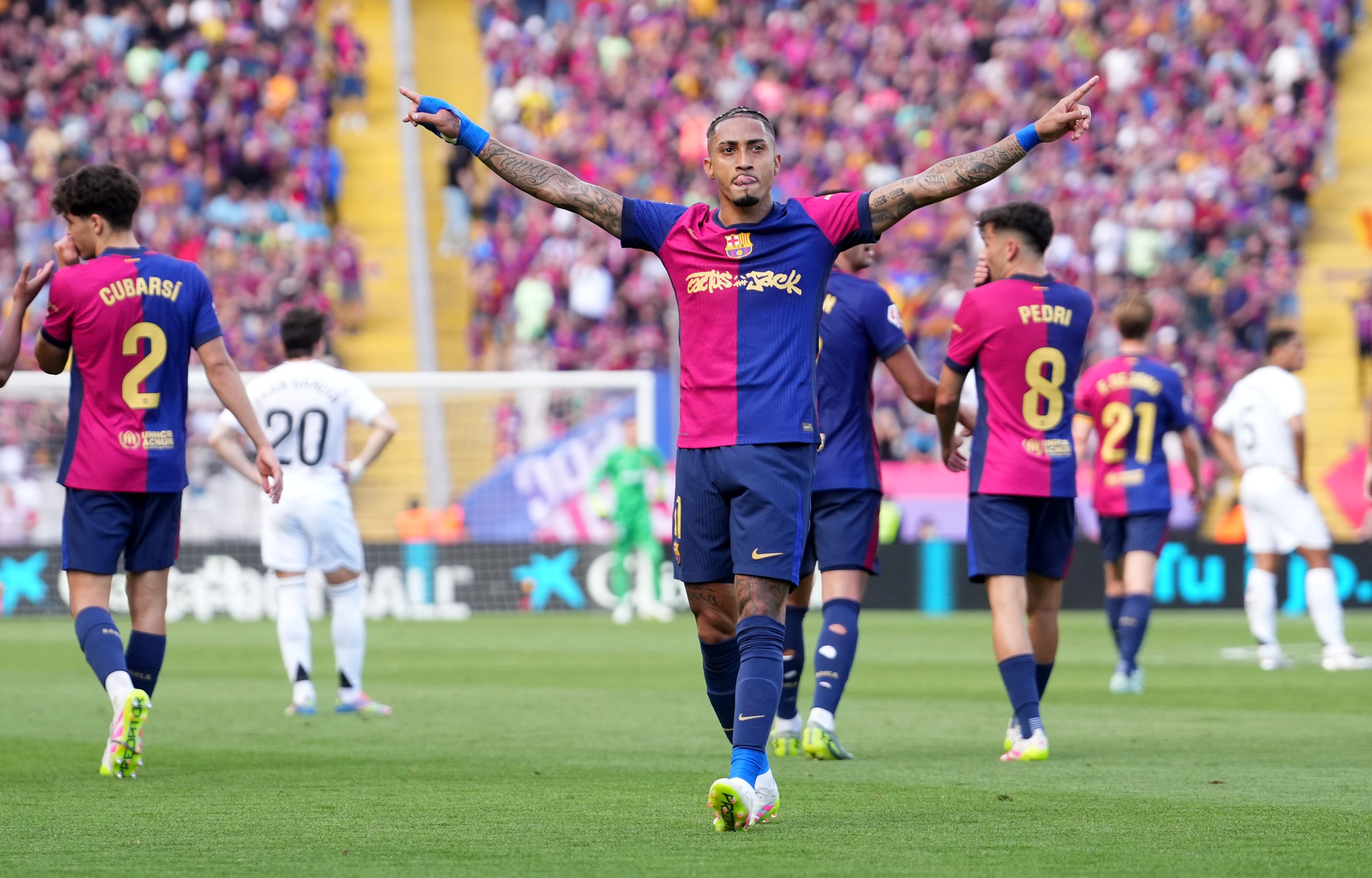 Raphinha célèbre un but pendant El Clasico