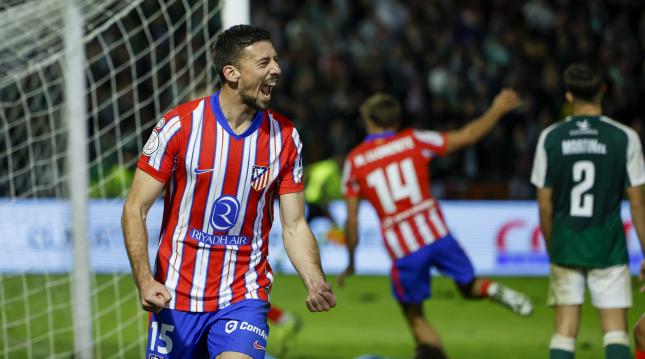 Clement Lenglet celebrates.