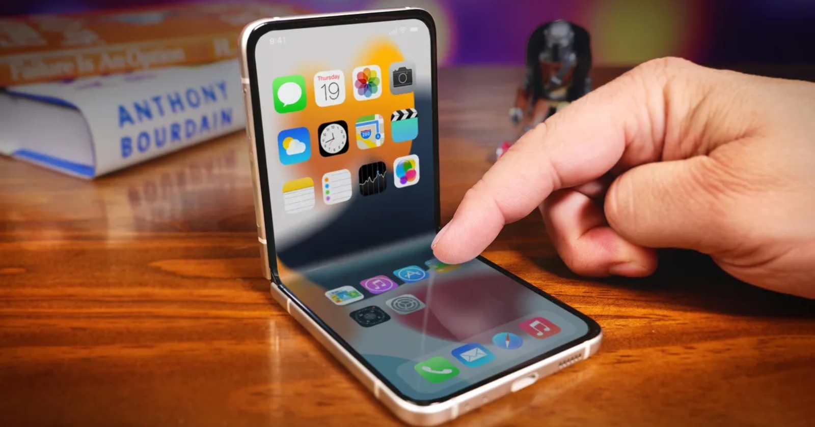L'iPhone pliable aura un écran OLED plus fin et plus lumineux de Samsung