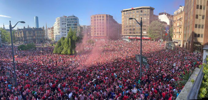 REGARDER: Insane Atmosphère construit pour Athletic Club-Manchester United Semi-Final