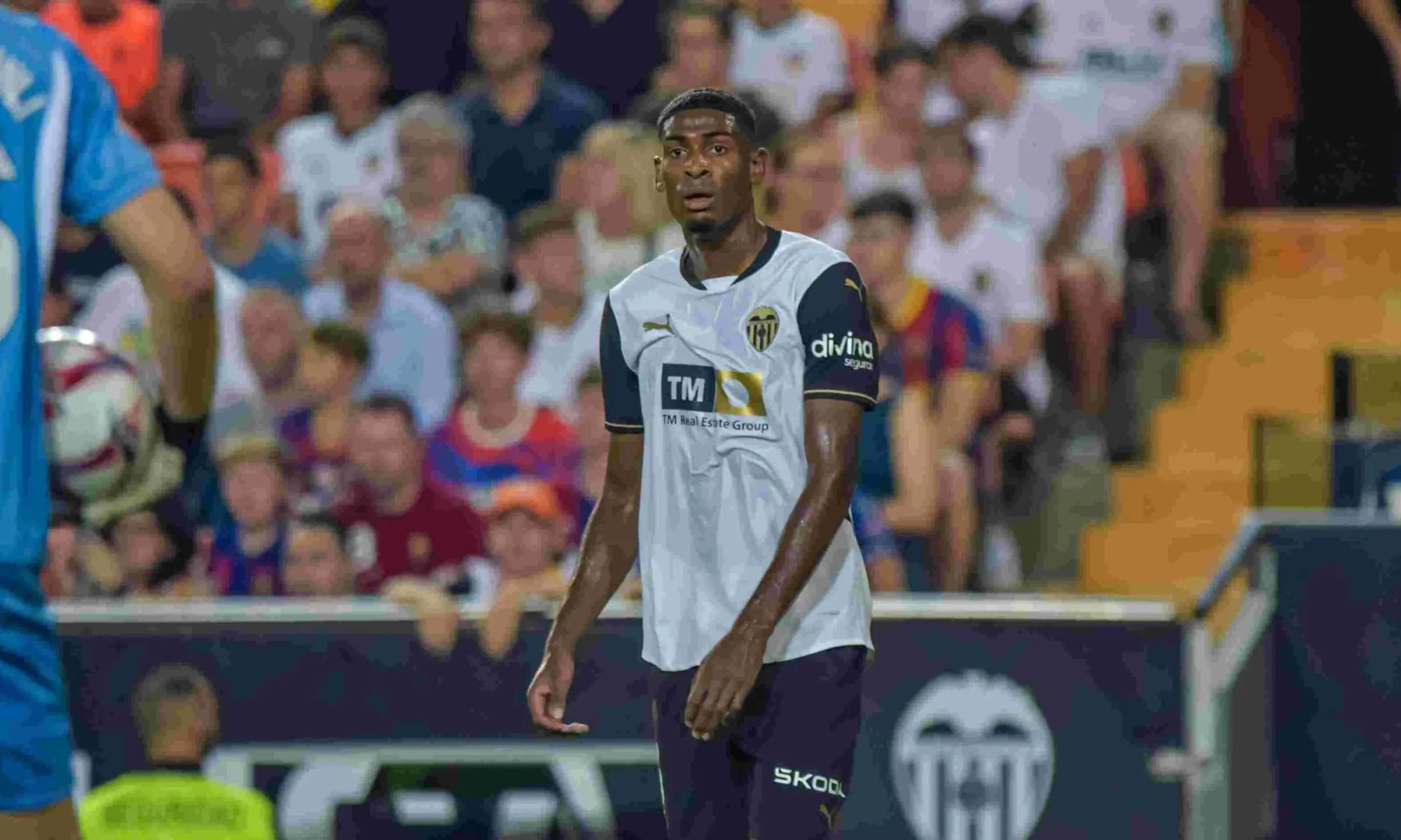 Mosquera in action at Mestalla.