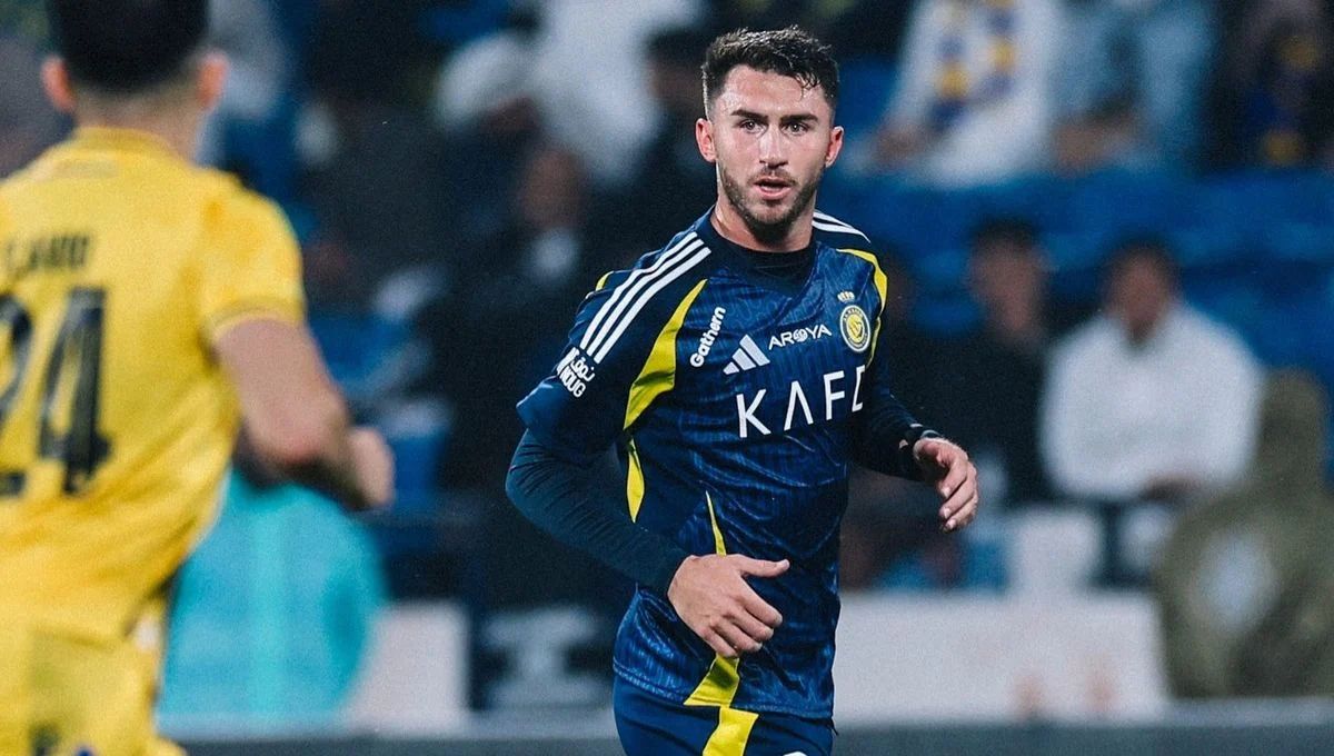 Chelsea s'intéresse à l'Espagne Defender, Manchester United en compétition pour la signature