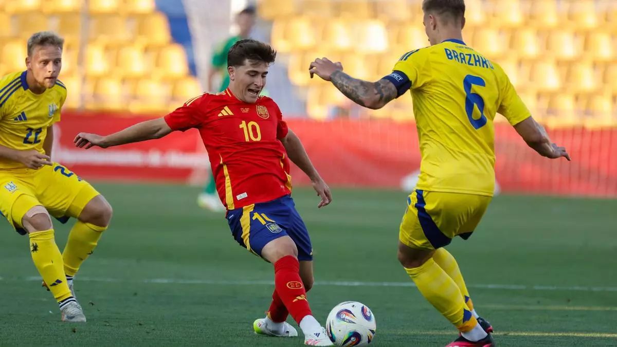 Pablo Torre came off injured for Spain