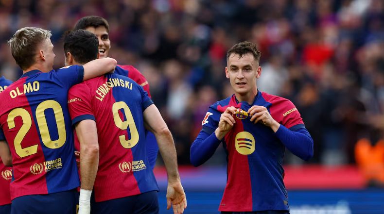 Marc Casado celebrates for Barcelona.